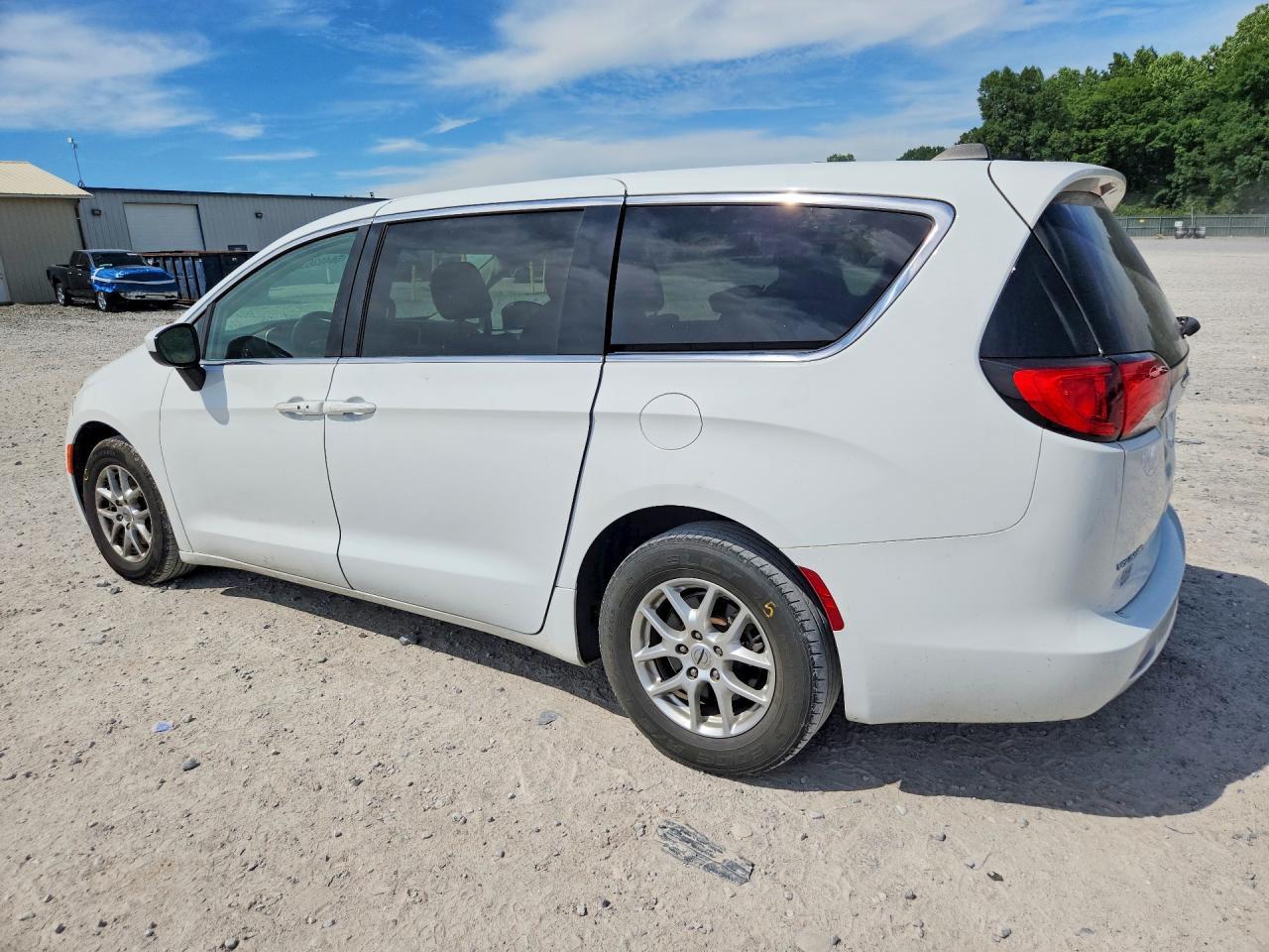 2021 Chrysler Voyager Lx - Фото 2