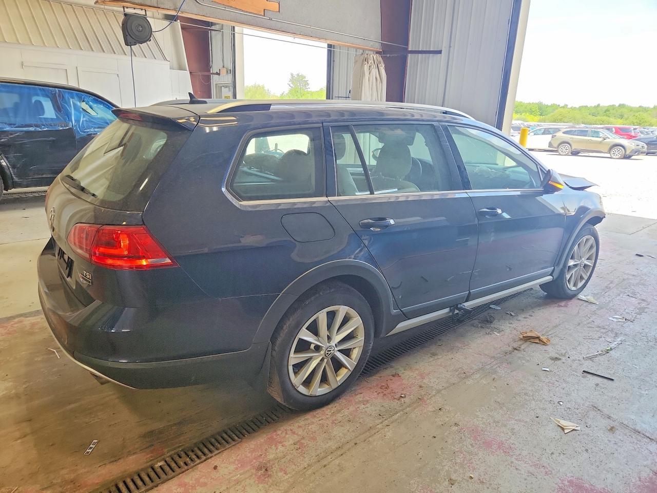 2017 Volkswagen Golf Alltrack S - Фото 3