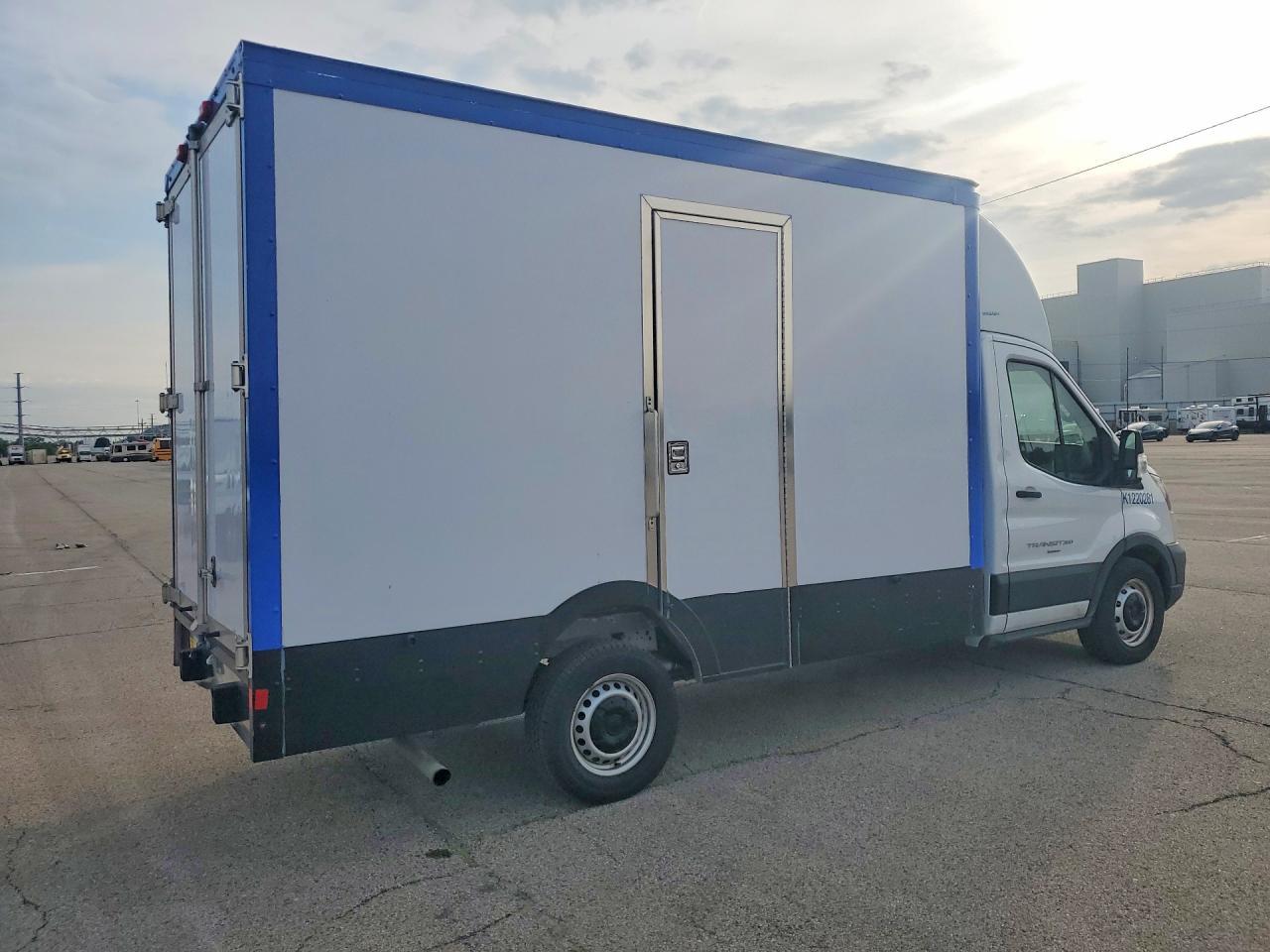2023 Ford Transit Delivery Truck - Фото 3