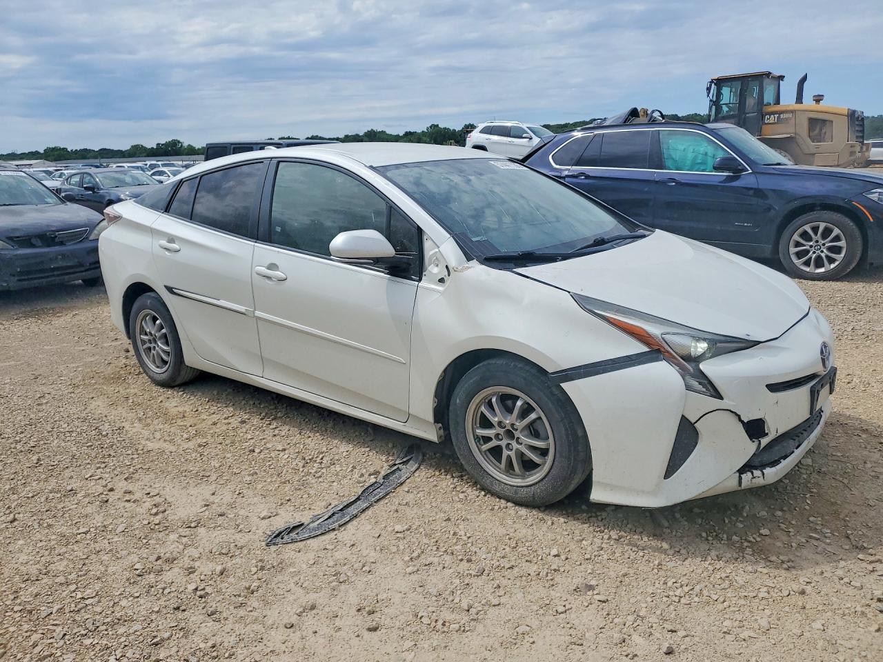 2016 Toyota Prius Three - Image 4