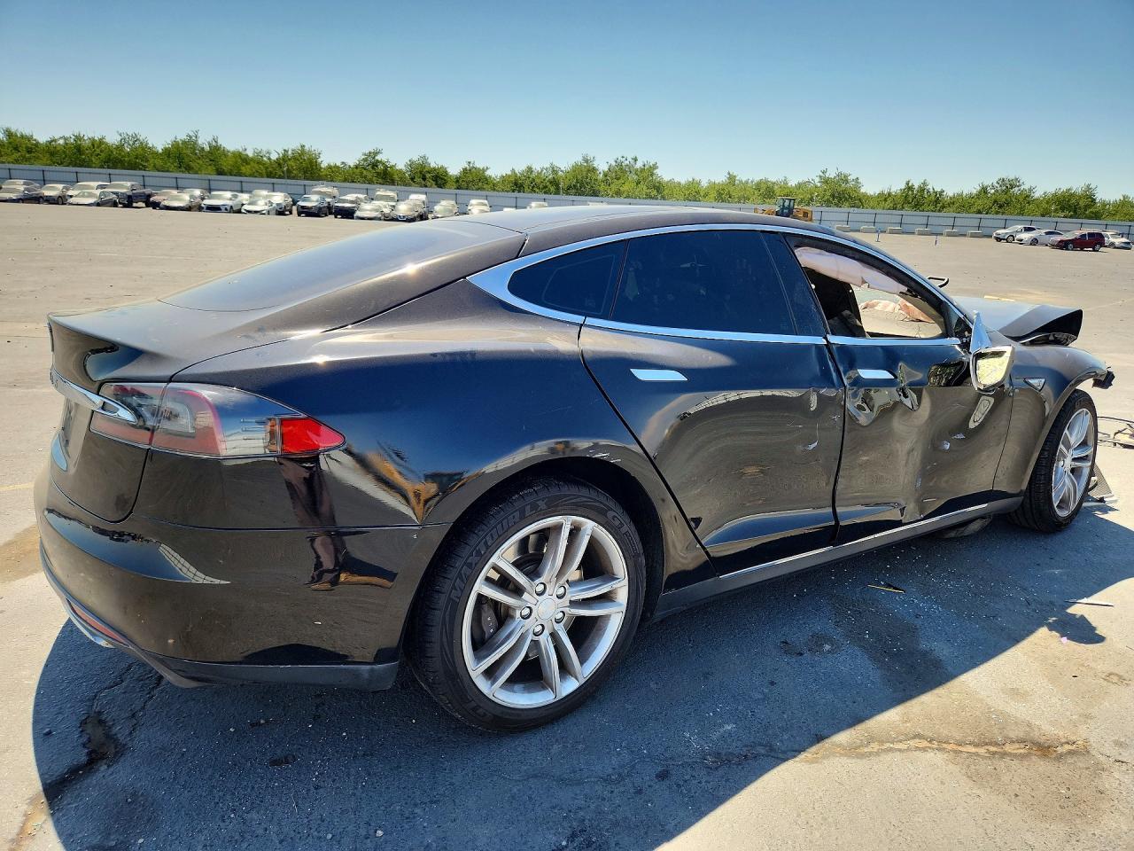 2014 Tesla Model S - Image 3