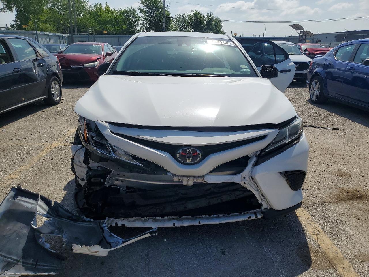 2020 Toyota Camry Se Nightshade - Фото 5