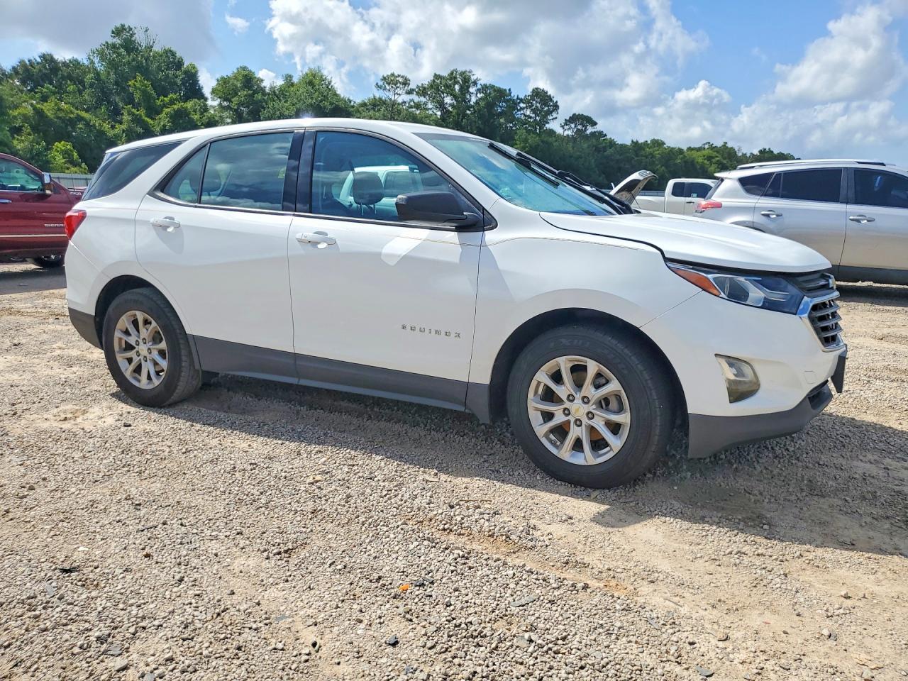 2018 Chevrolet Equinox Ls - Image 4
