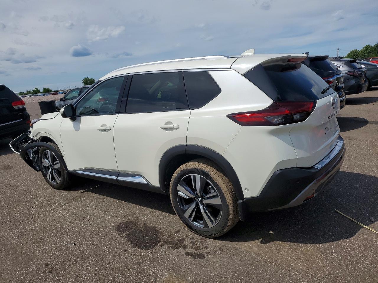 2023 Nissan Rogue Sl - Image 2