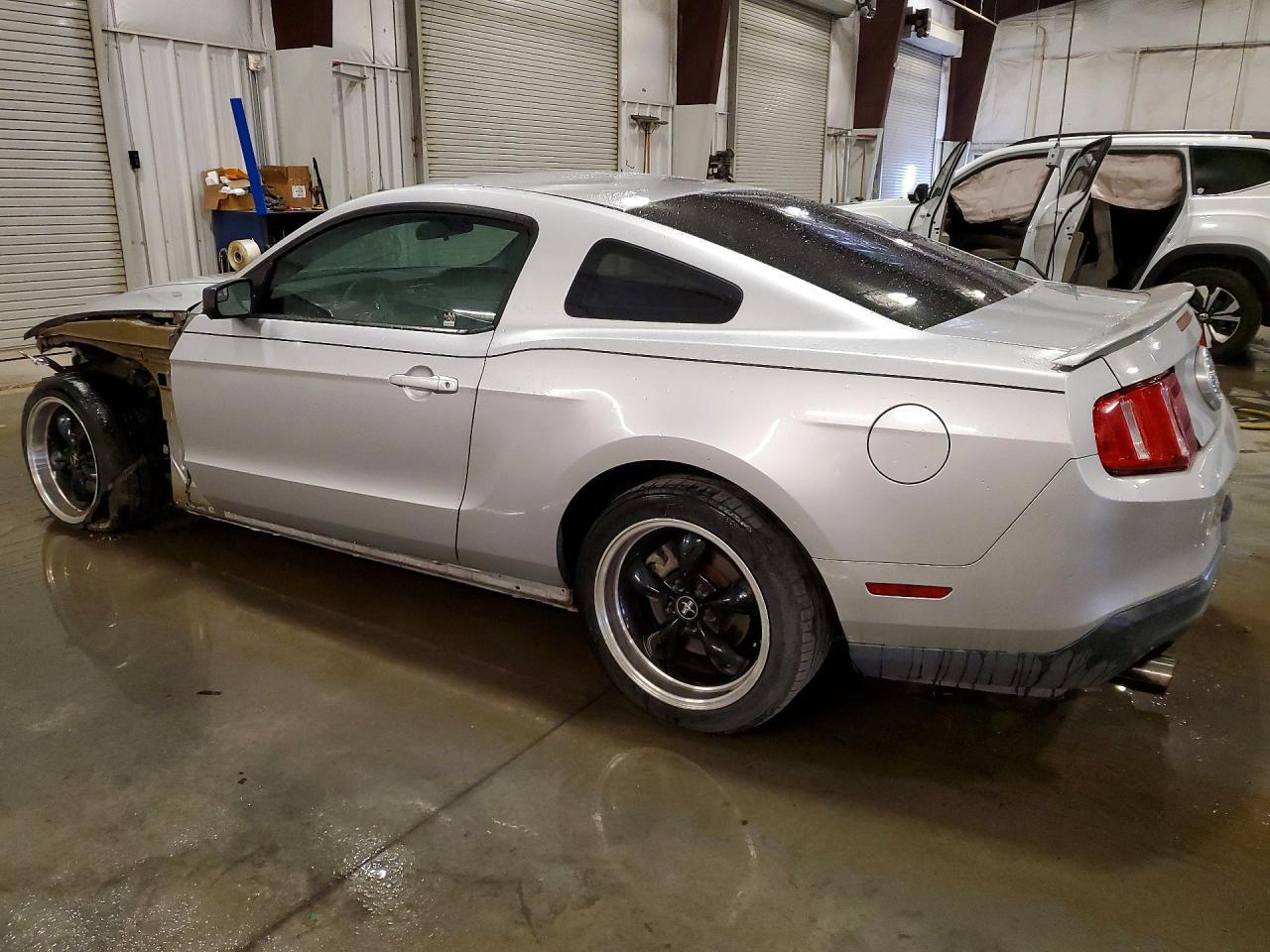 2011 Ford Mustang - Фото 2