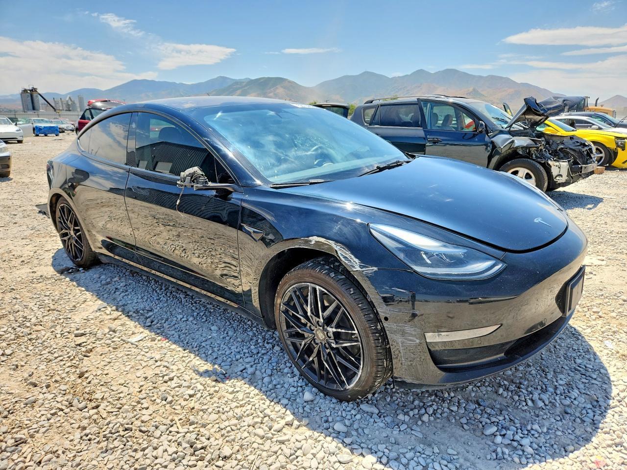 2022 Tesla Model 3 - Фото 4