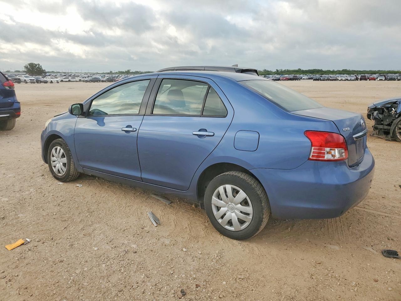 2008 Toyota Yaris Base - Фото 2