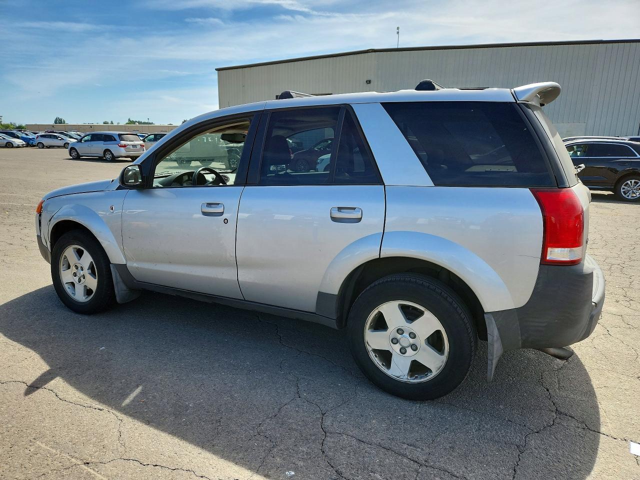 2004 Saturn Vue - Image 2