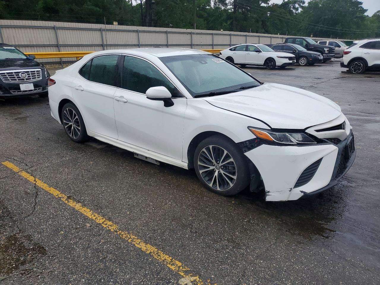 2018 Toyota Camry Se - Image 4