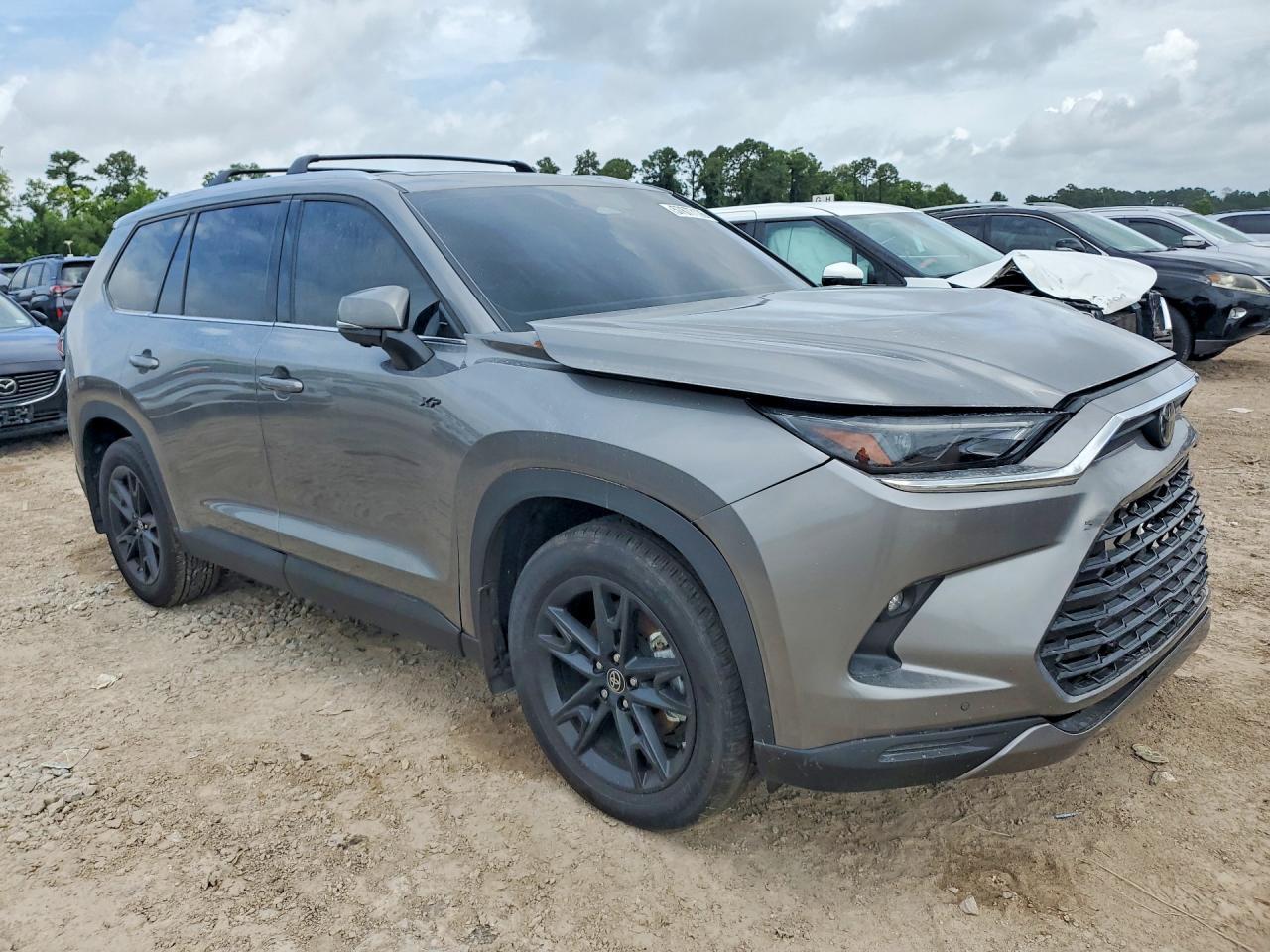 2026 Toyota Grand Highlander Le - Image 4