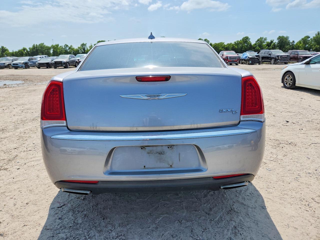 2016 Chrysler 300 - Image 6