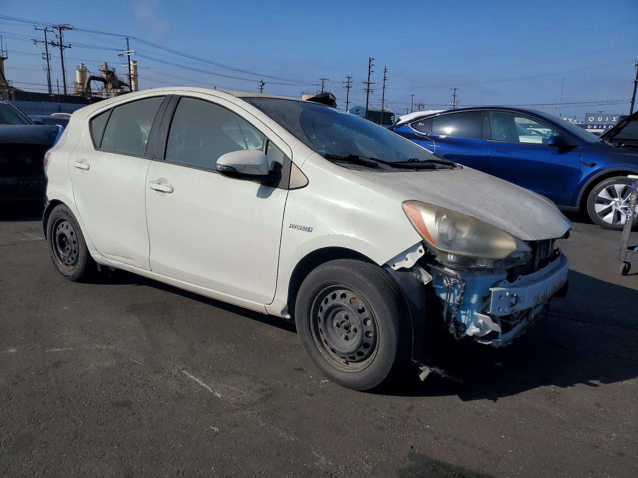 2014 Toyota Prius C Three - Фото 4