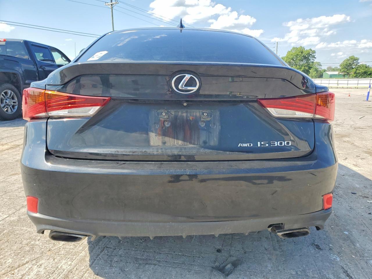 2018 Lexus Is 300 - Image 6
