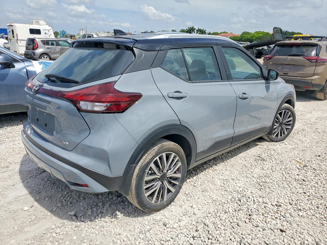 2023 Nissan Kicks Sv - Image 3