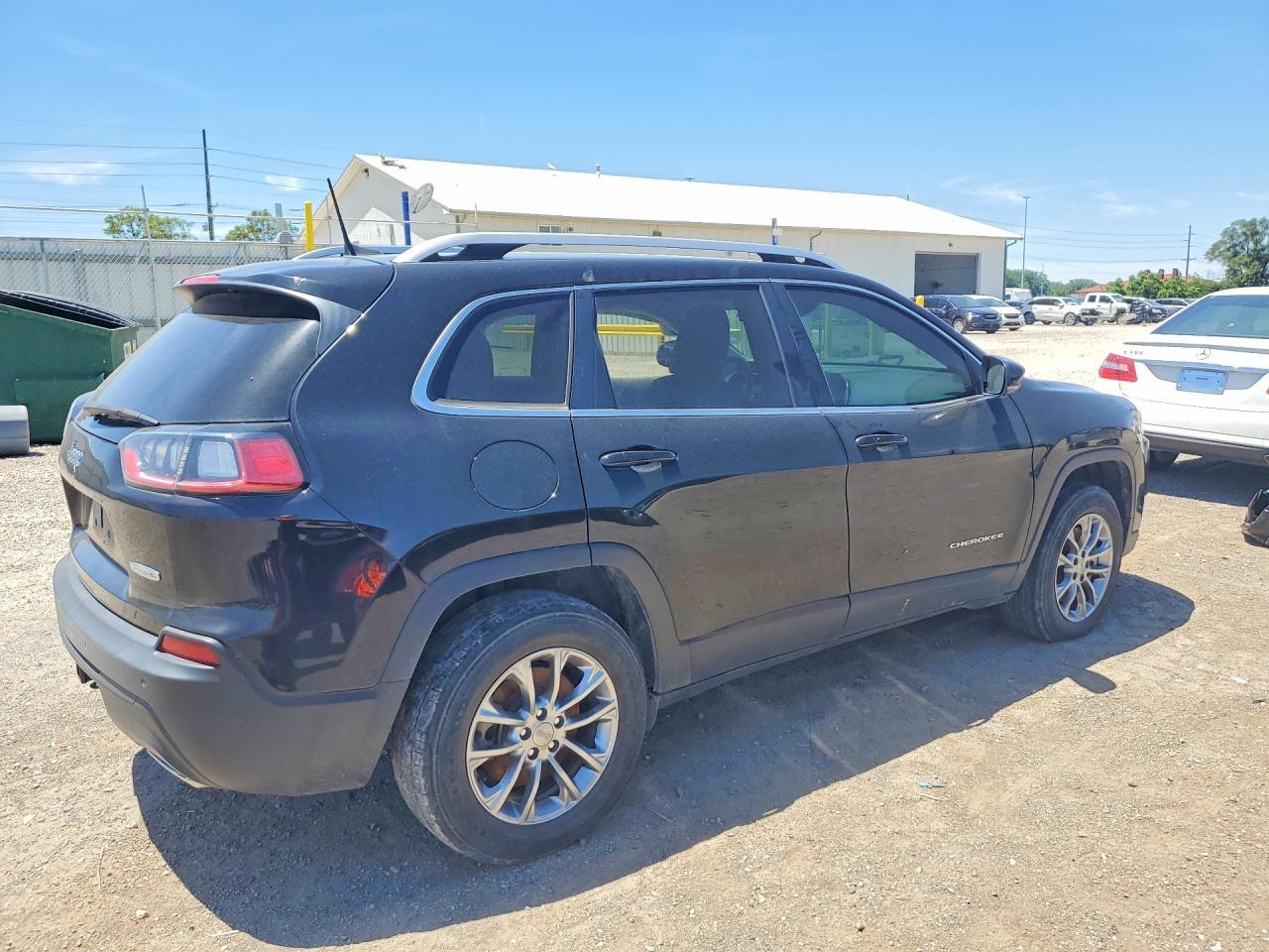 2021 Jeep Cherokee Latitude Lux - Image 3