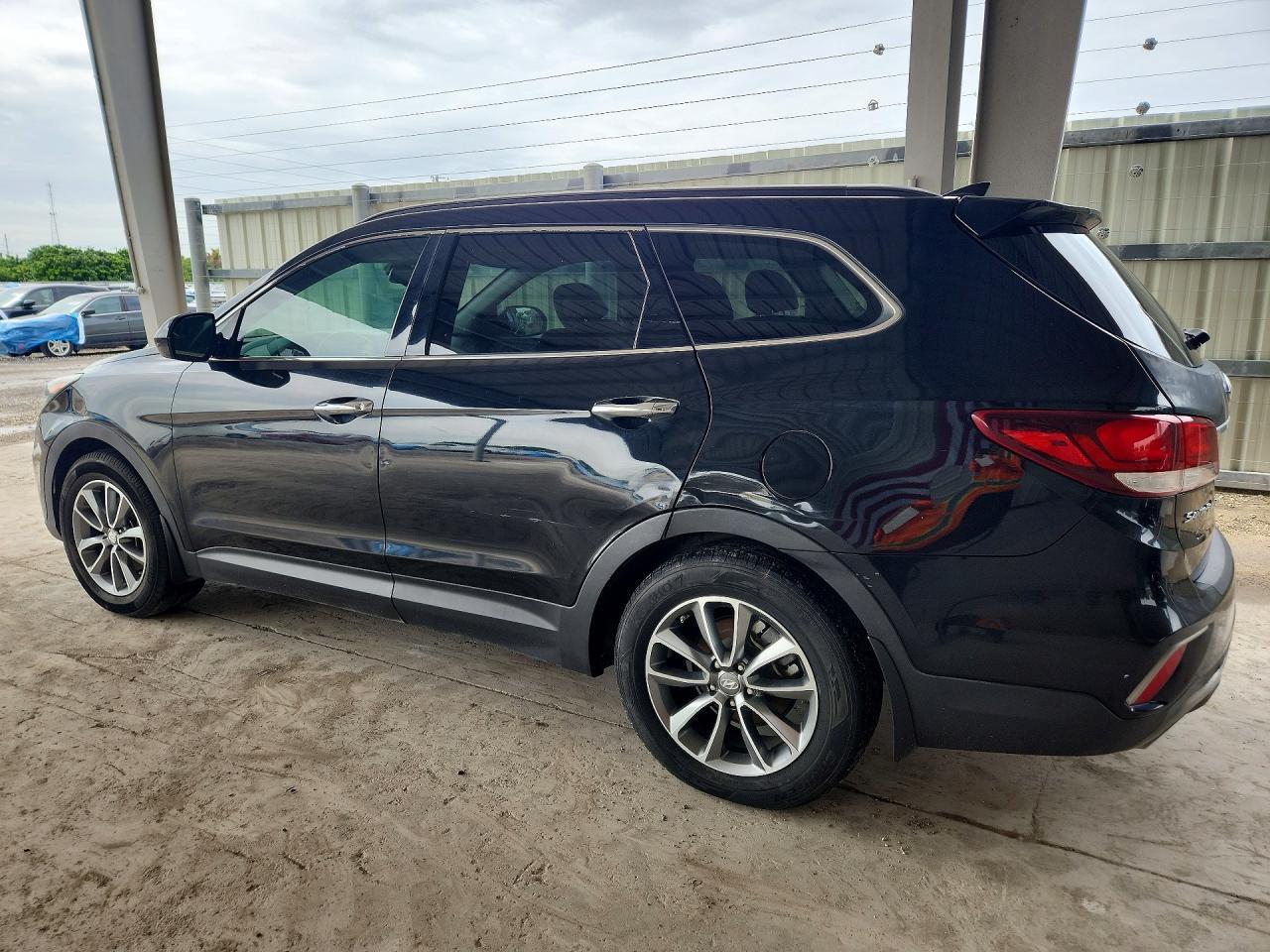 2018 Hyundai Santa Fe Se - Image 2