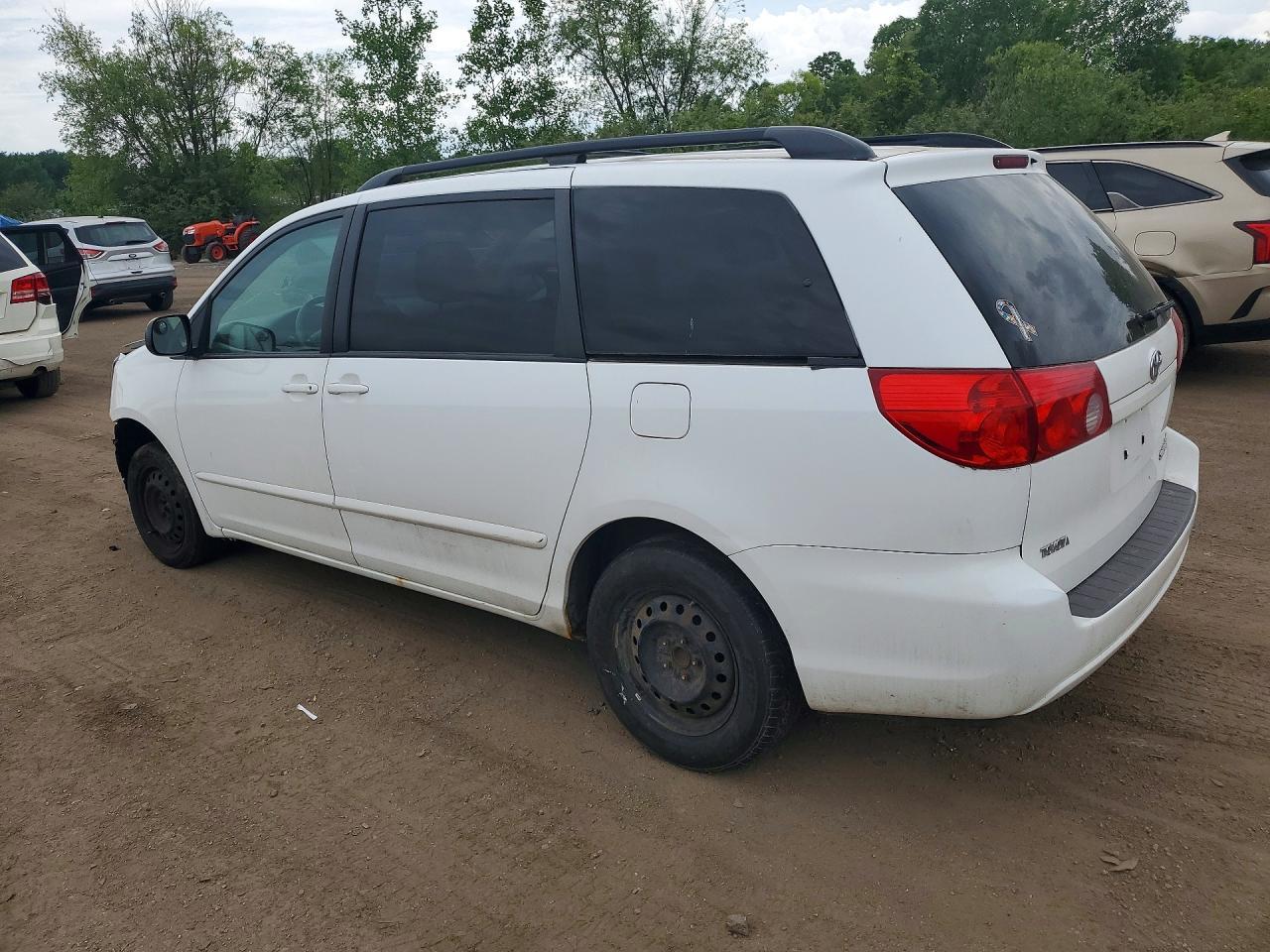 2010 Toyota Sienna Le 8-Passenger - Image 2