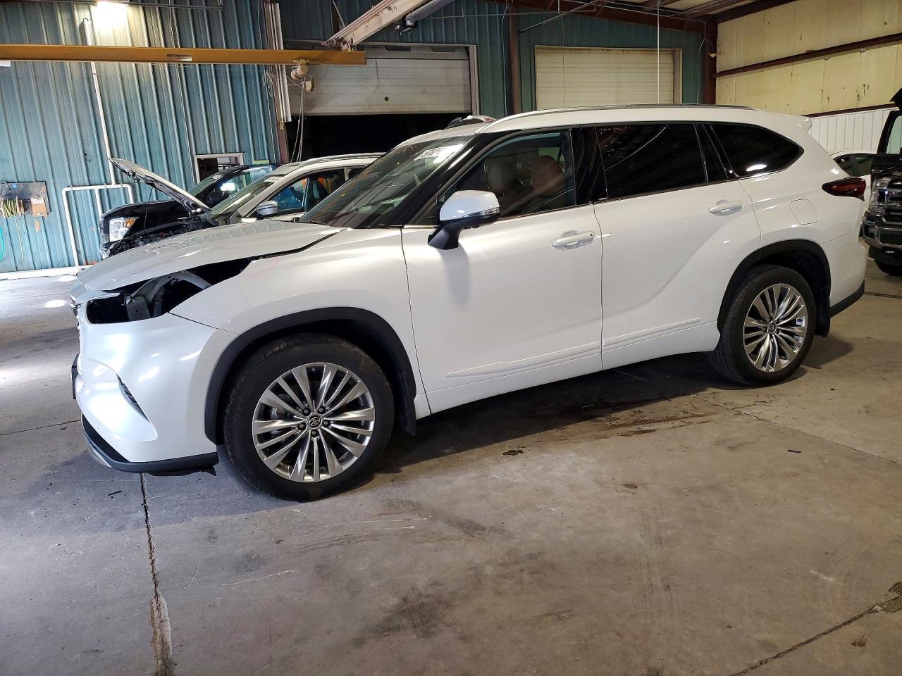 2025 Toyota Highlander Platinum