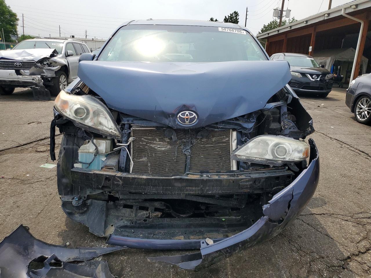 2016 Toyota Sienna Xle Premium 7-Passenger - Фото 5