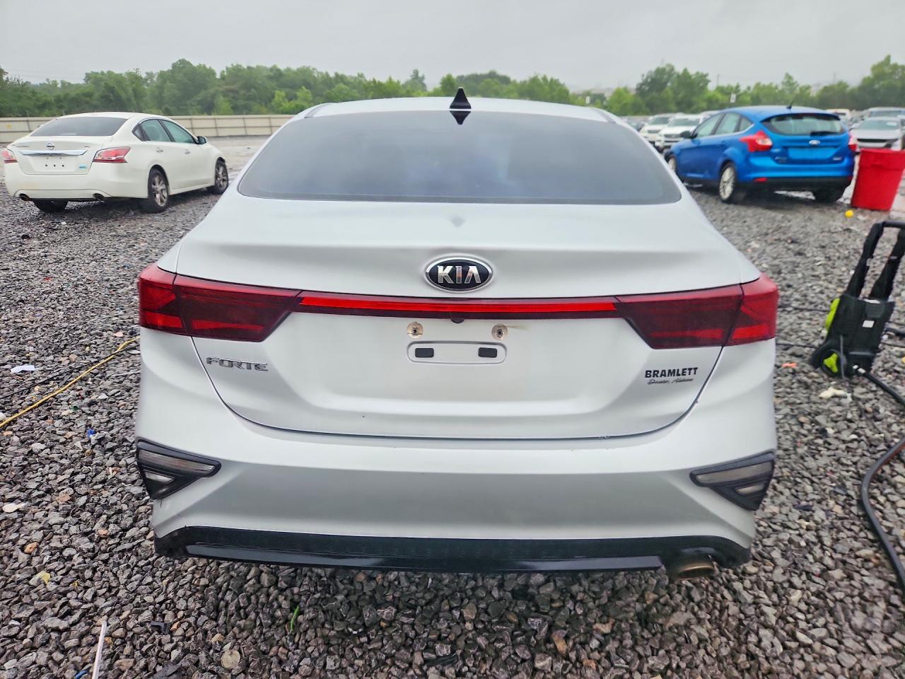 2021 Kia Forte Lxs - Image 6