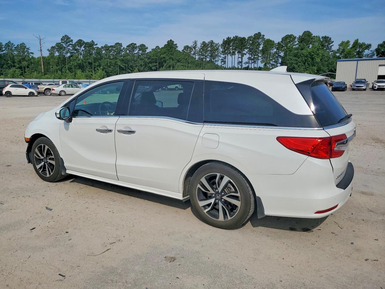 2020 Honda Odyssey Elite - Image 2