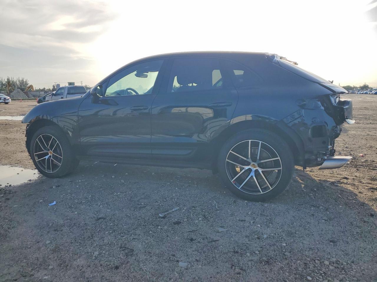 2026 Porsche Macan Base - Фото 2
