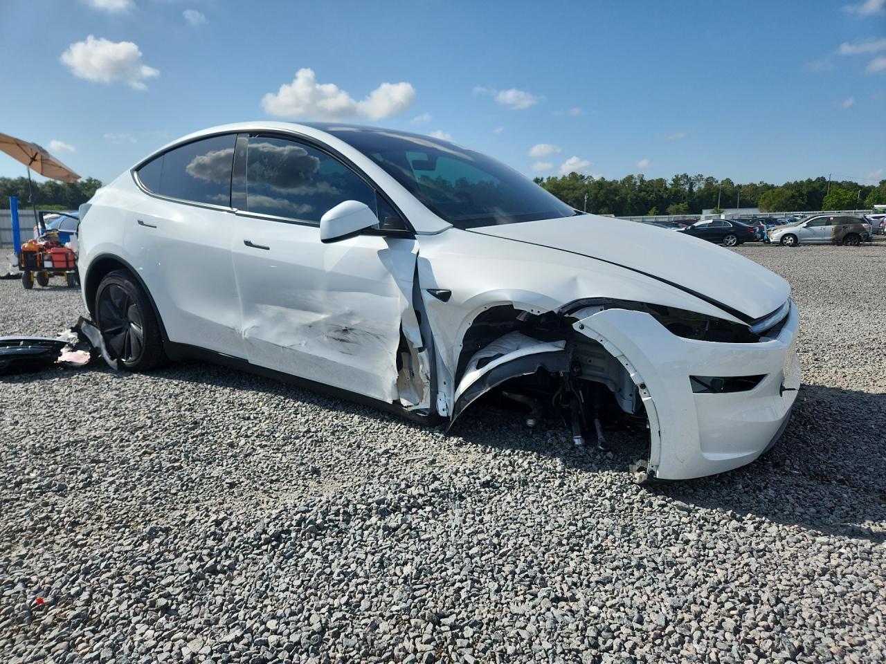 2026 Tesla Model Y - Фото 4