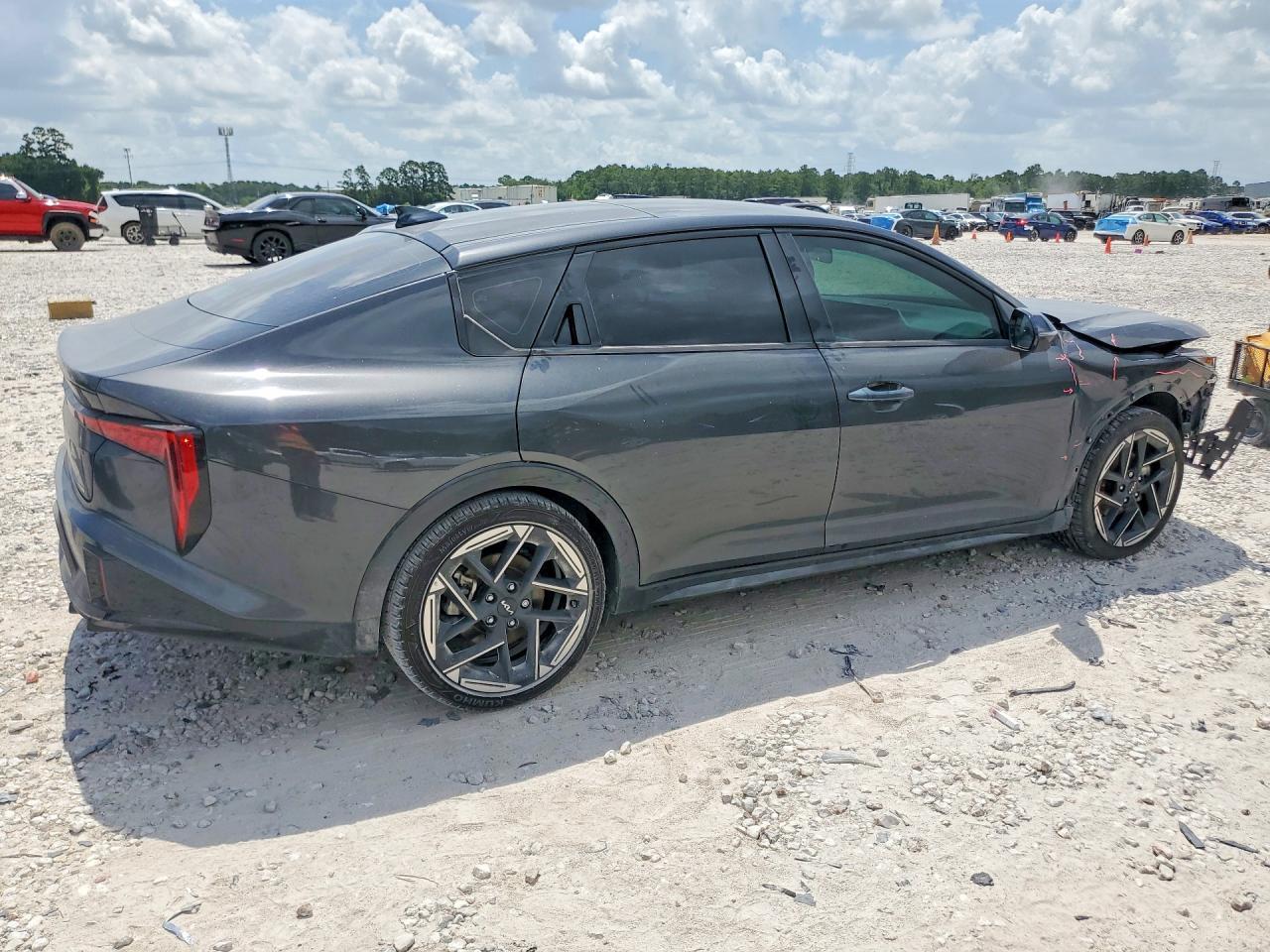 2025 Kia K4 Gt Line - Image 3