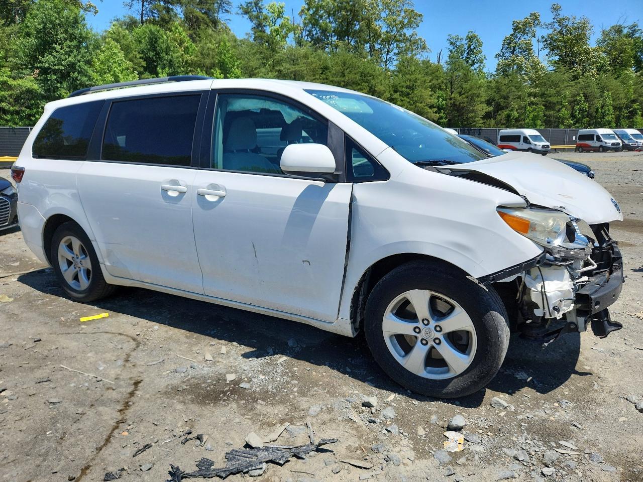 2017 Toyota Sienna Le - Фото 4