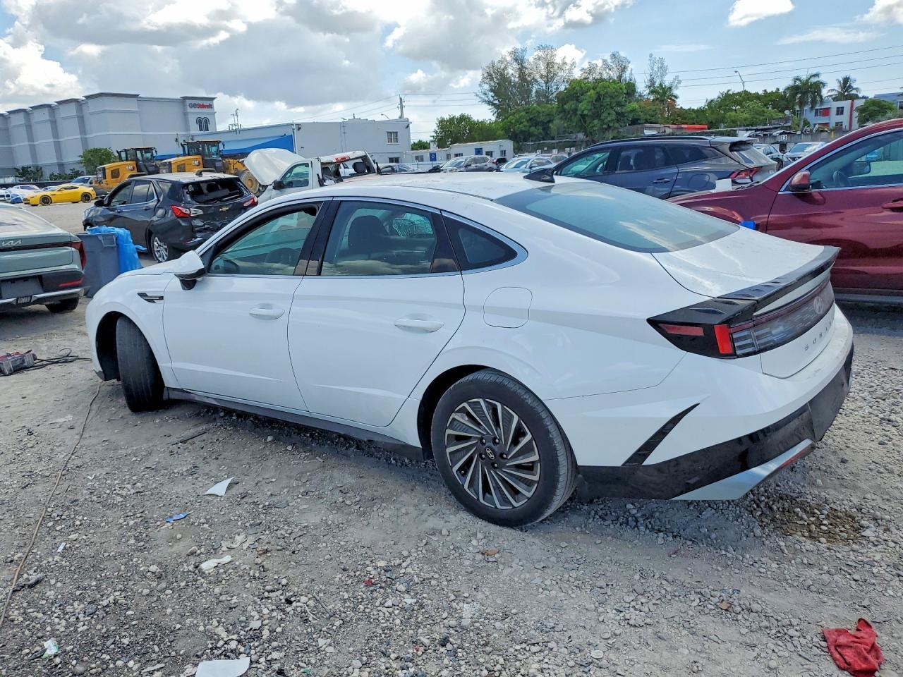 2025 Hyundai Sonata Hybrid Sel - Image 2