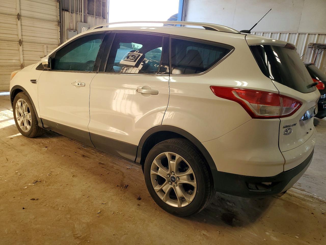 2015 Ford Escape Titanium - Фото 2