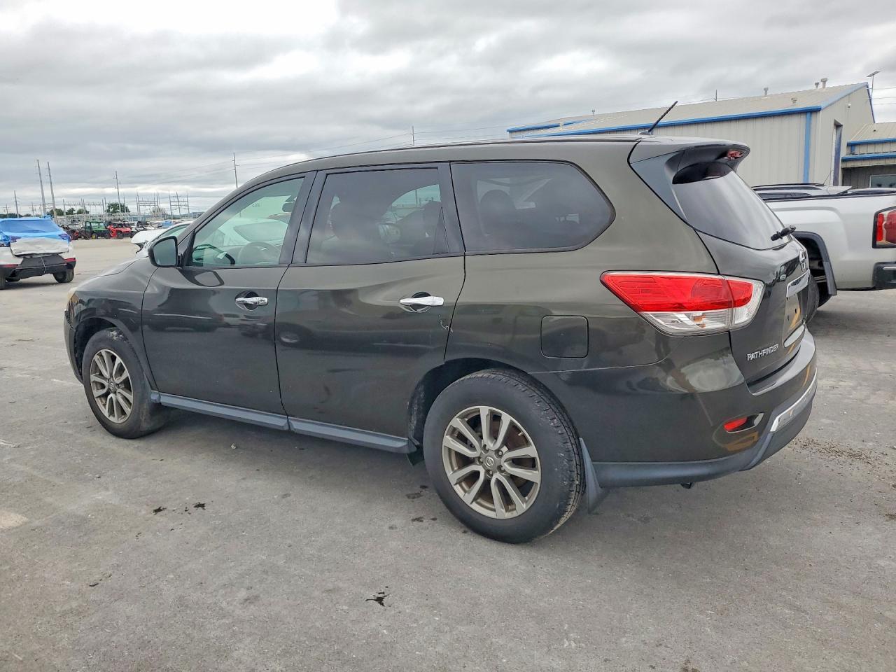 2015 Nissan Pathfinder S - Фото 2