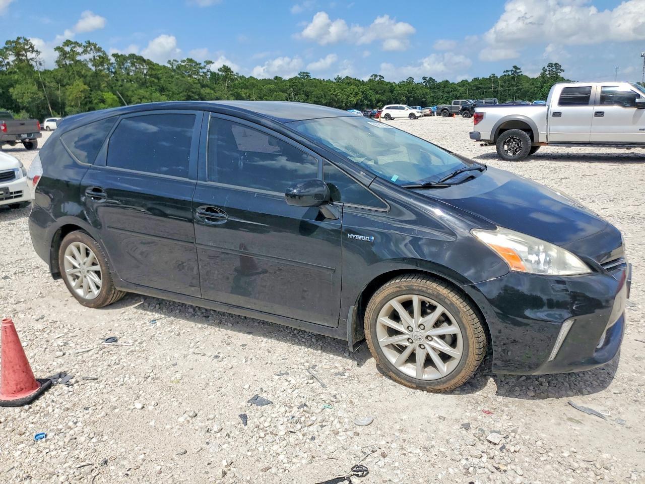 2012 Toyota Prius V Five - Image 4
