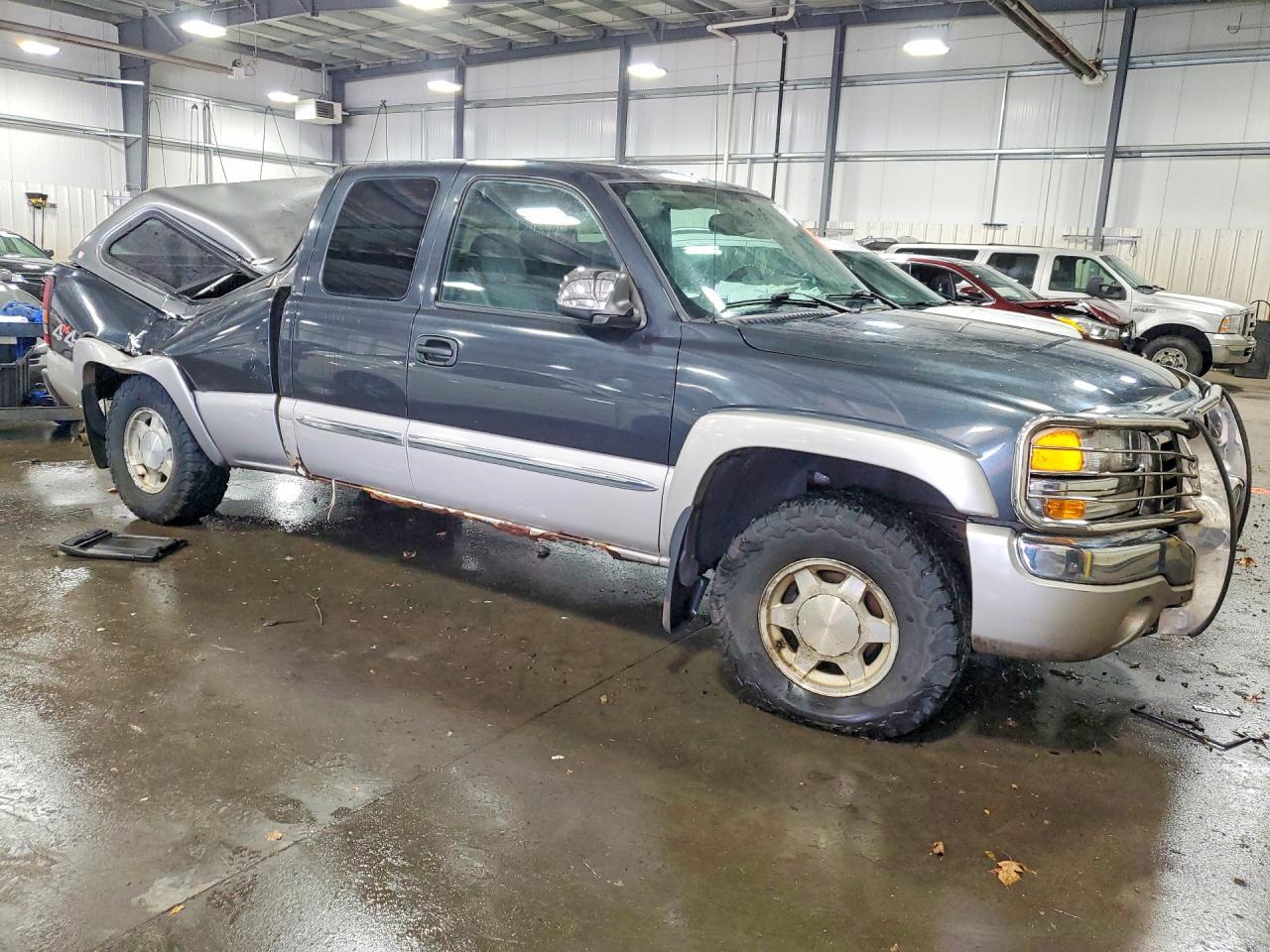 2004 GMC New Sierra K1500 - Image 4