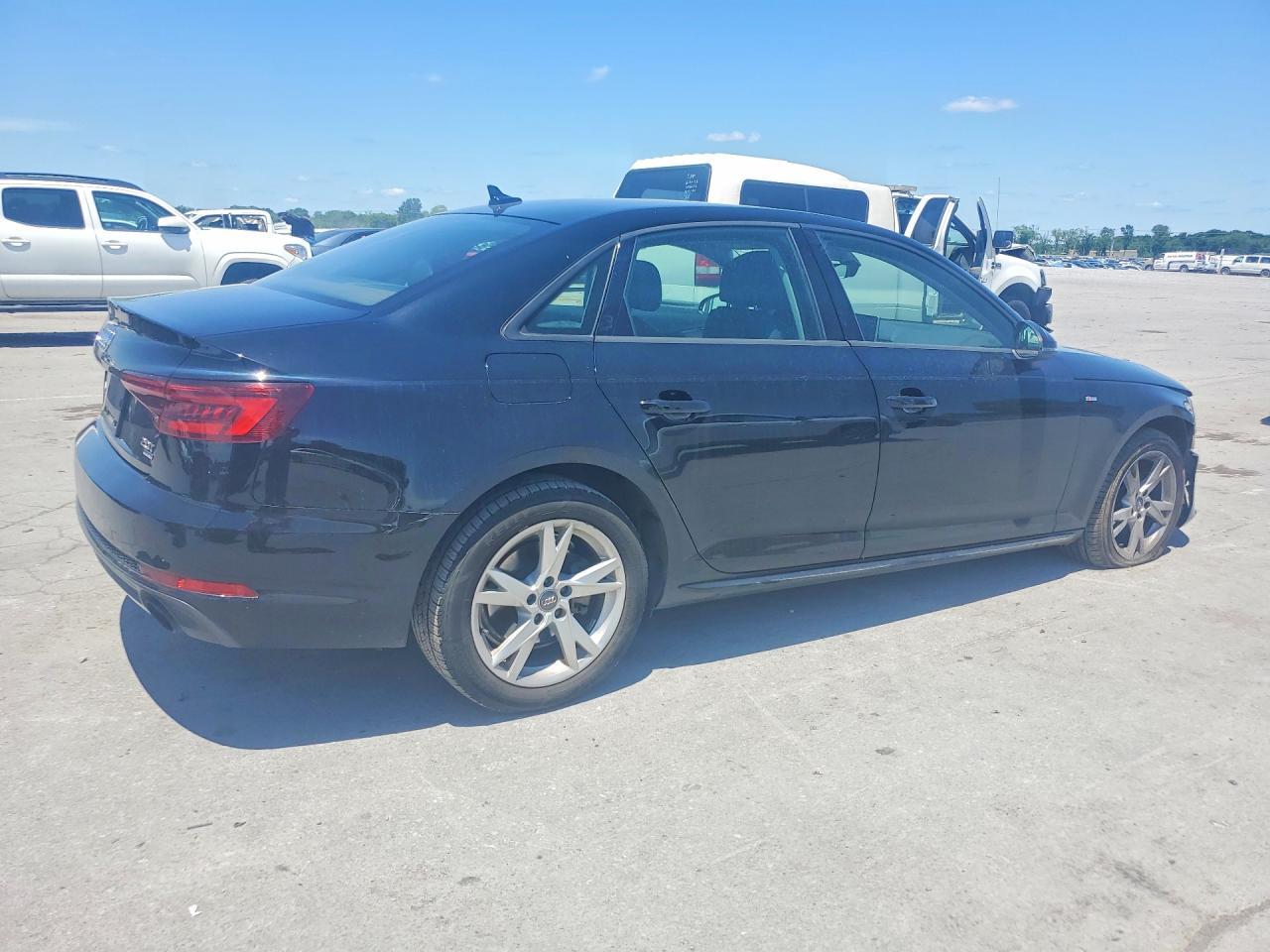 2018 Audi A4 Premium - Фото 3