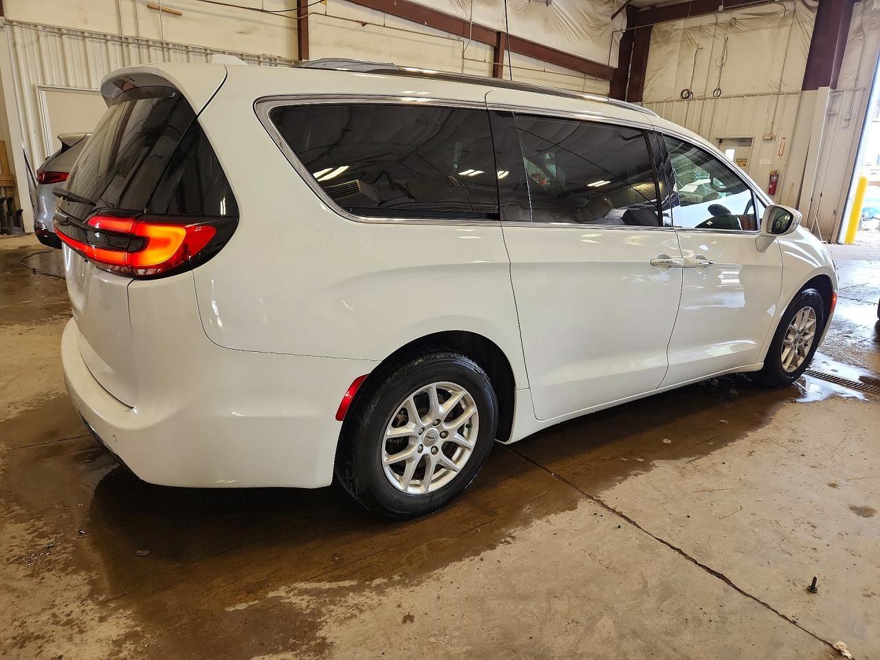 2021 Chrysler Pacifica Touring L - Image 3