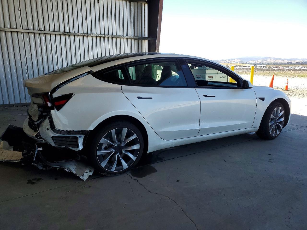 2026 Tesla Model 3 - Фото 3