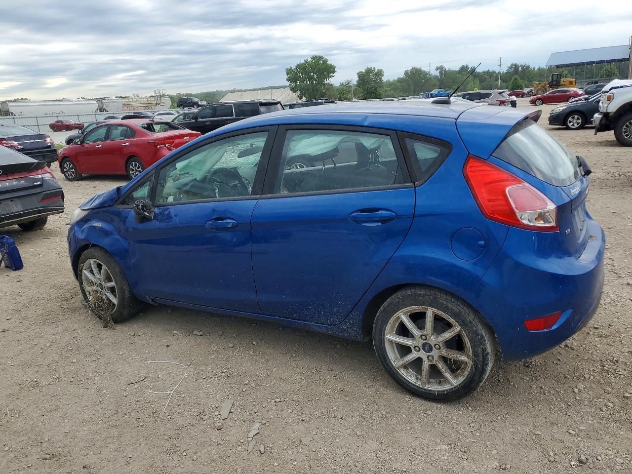 2019 Ford Fiesta Se - Image 2