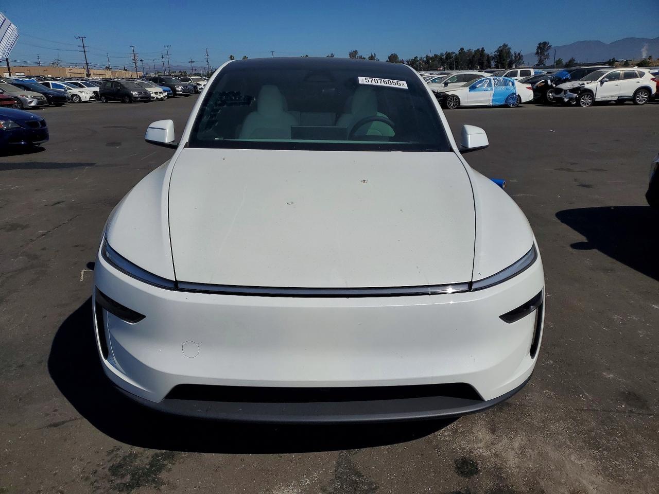 2026 Tesla Model Y - Фото 5
