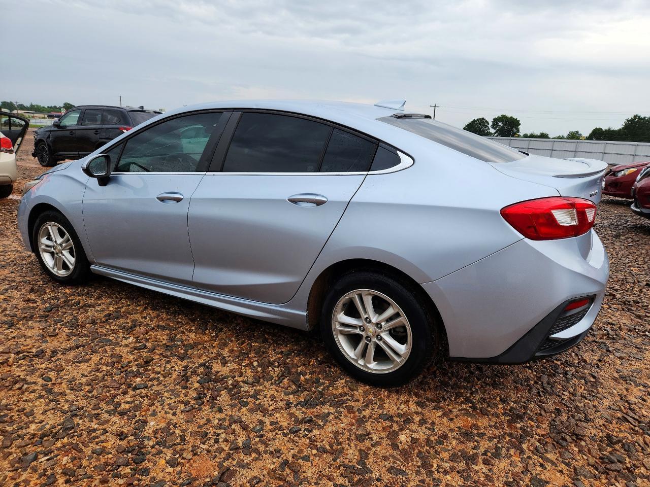 2017 Chevrolet Cruze Lt - Фото 2