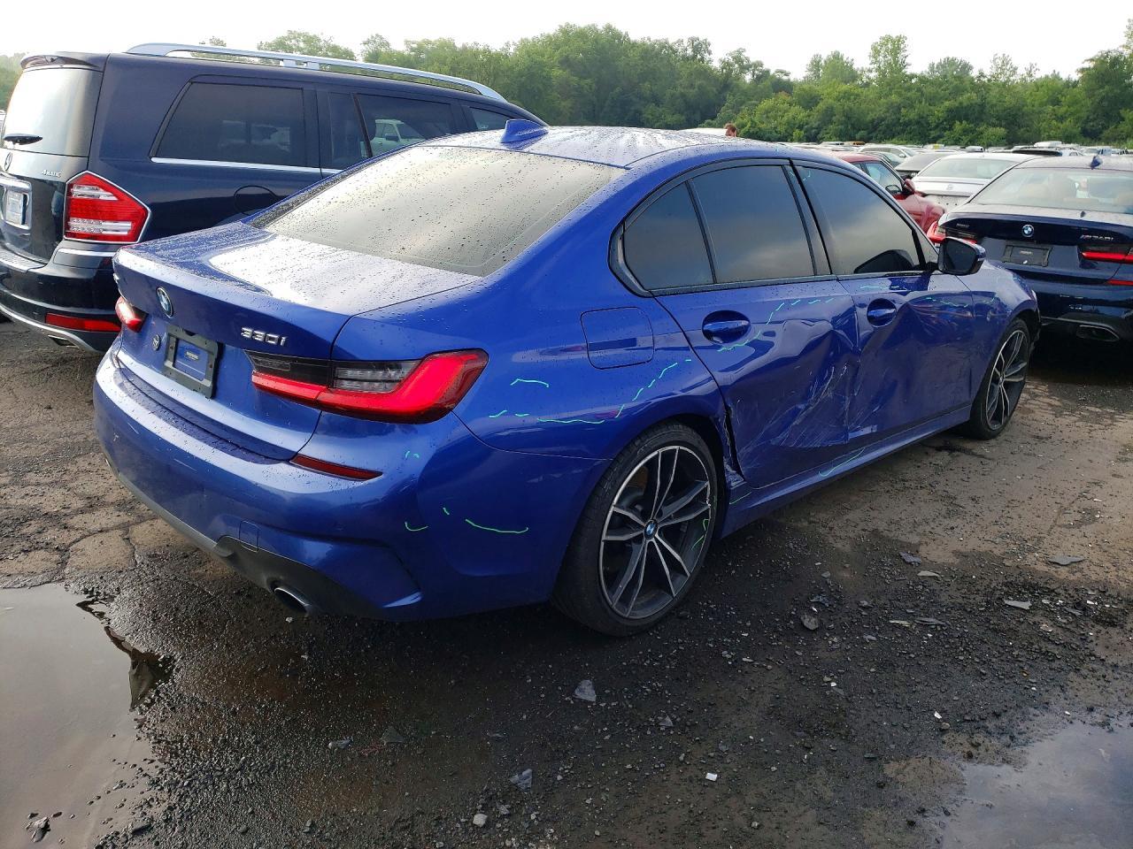 2021 BMW 330Xi - Фото 3