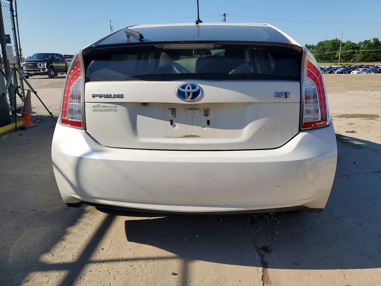 2015 Toyota Prius Three - Фото 6