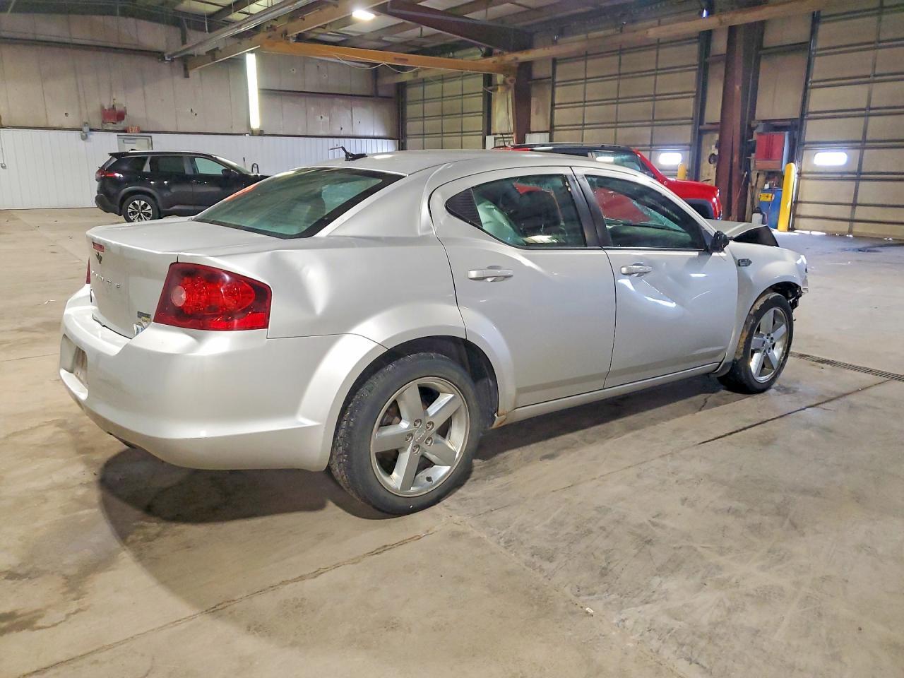 2011 Dodge Avenger Lux - Image 3