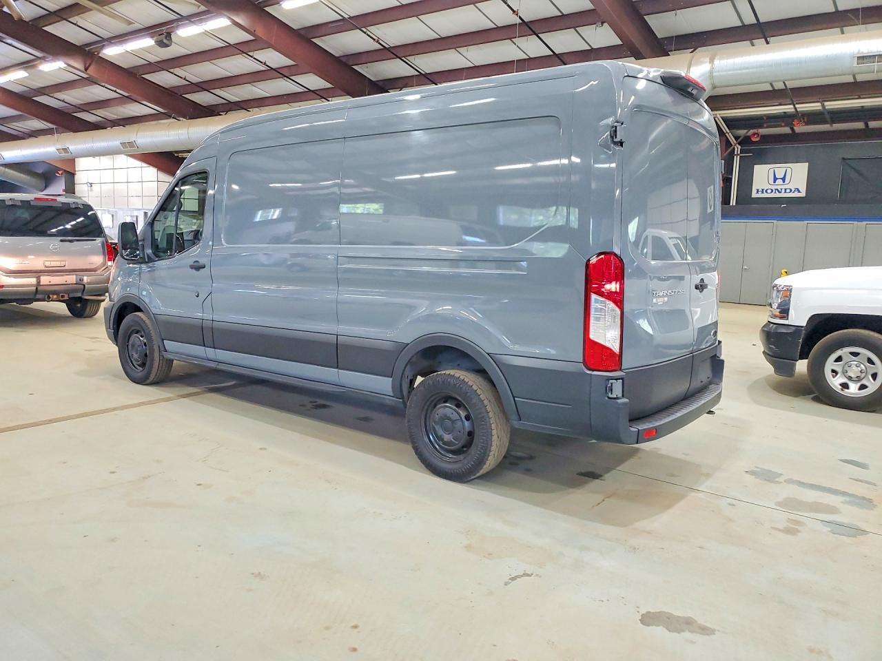 2021 Ford Transit 250 Delivery Van - Фото 2