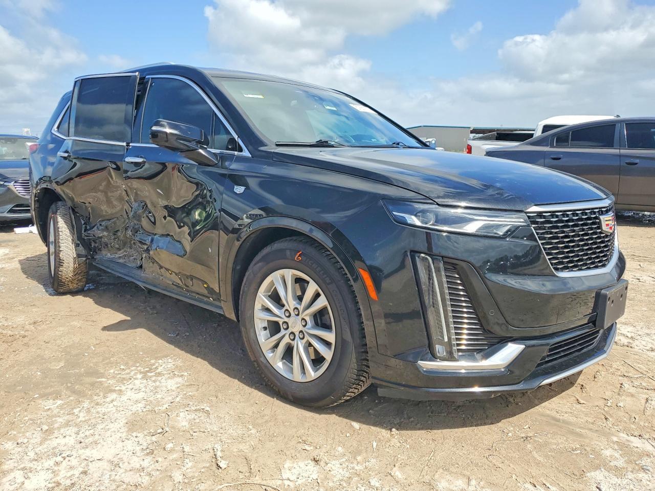 2023 Cadillac Xt6 Luxury - Image 4