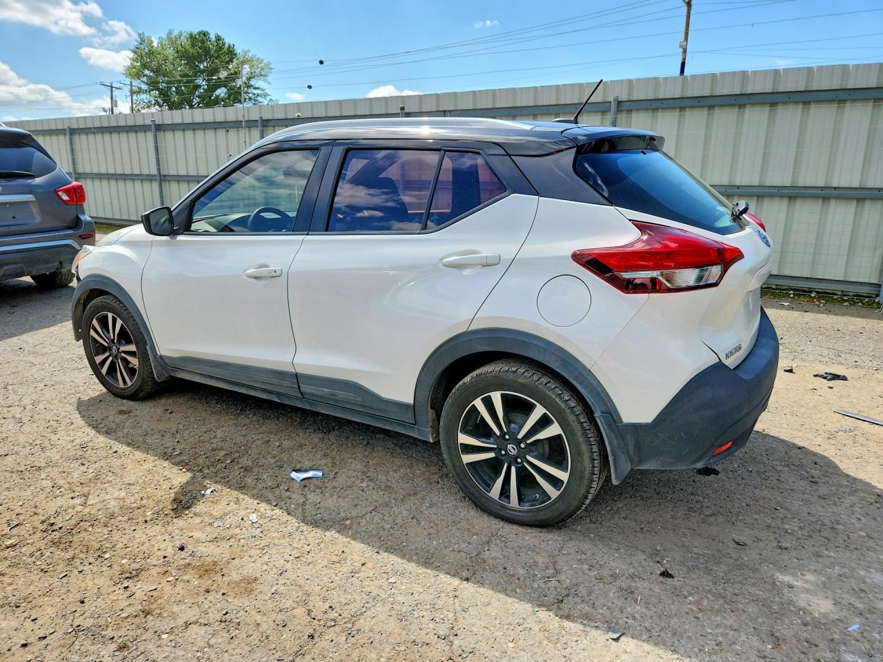 2018 Nissan Kicks Sv - Image 2