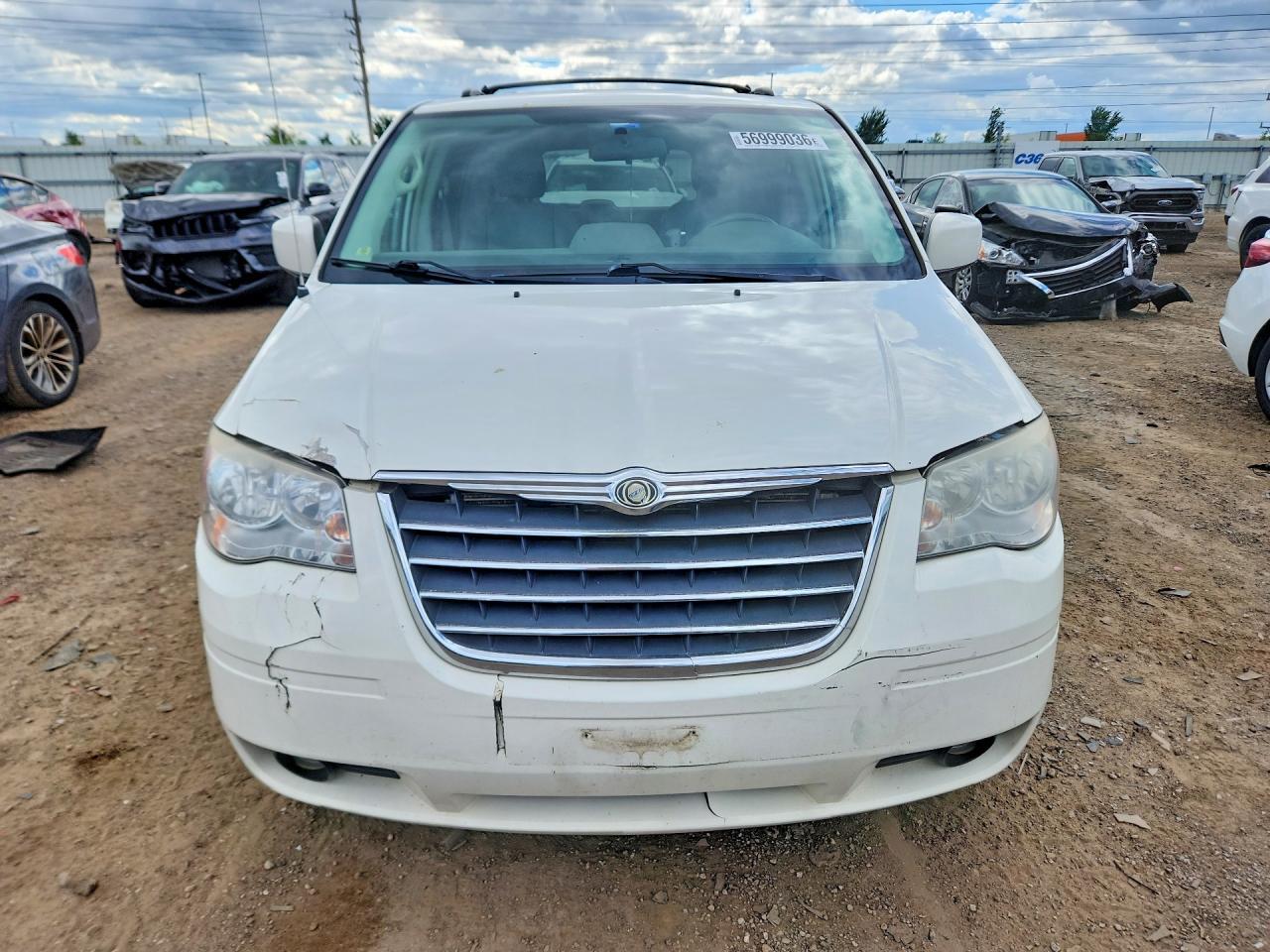 2010 Chrysler Town-Country - Фото 5