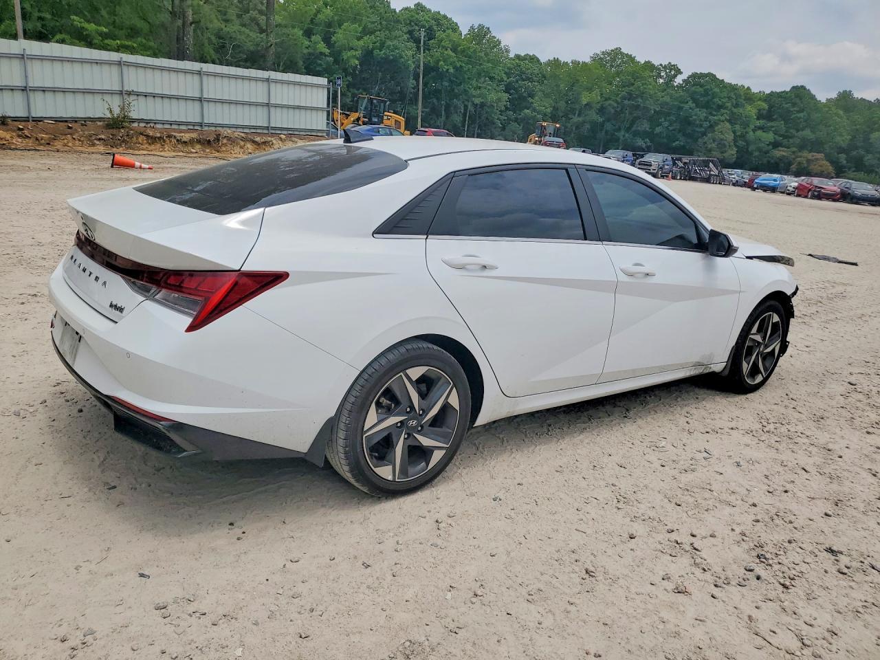 2023 Hyundai Elantra Limited - Image 3