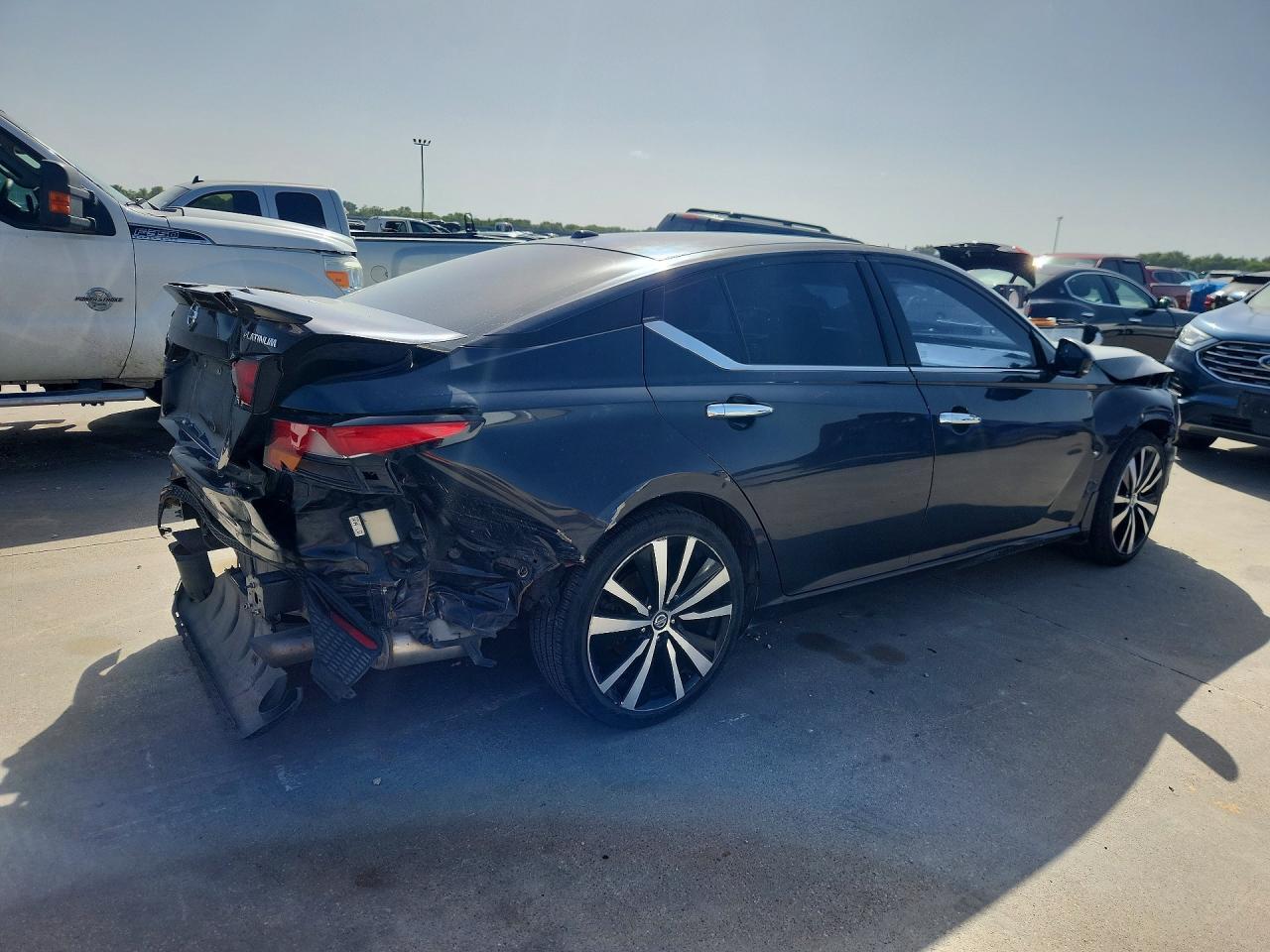 2019 Nissan Altima Platinum - Image 3