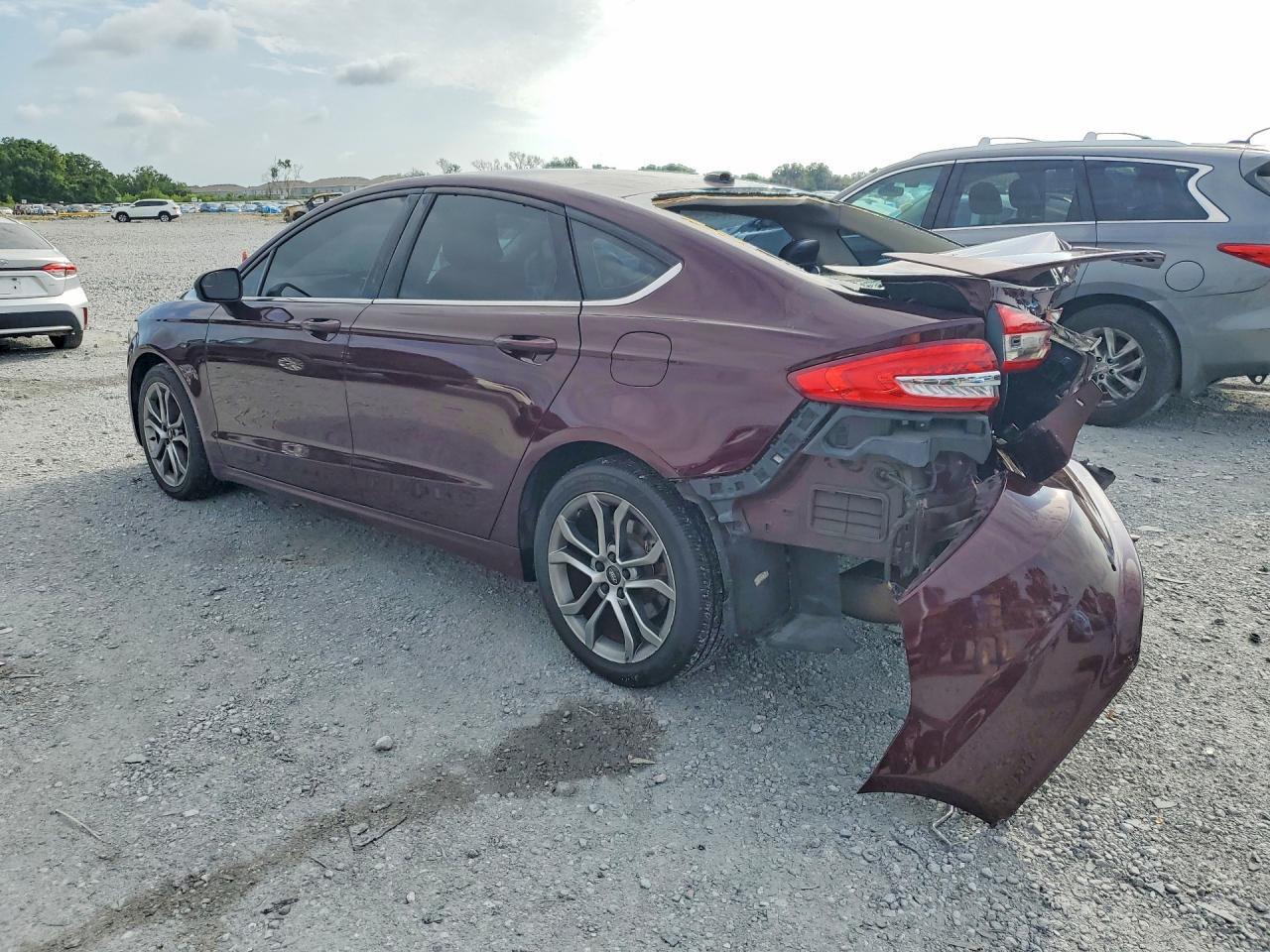 2017 Ford Fusion Se - Фото 2